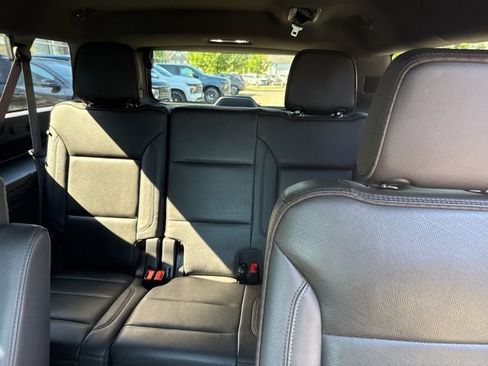 Used 2021 Chevrolet Suburban High Country AWD/4WD image 23