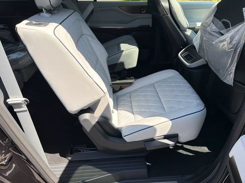 New 2027 Lincoln Navigator L Black Label AWD/4WD image 16