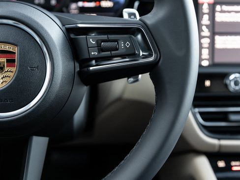 Certified 2026 Porsche Macan image 16