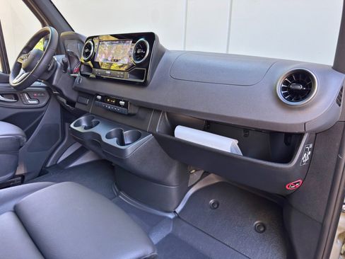 Used 2023 Mercedes-Benz Sprinter 2500 image 15