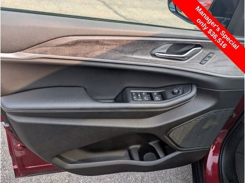 Used 2024 Jeep Grand Cherokee Limited w/ Black Appearance Package image 16