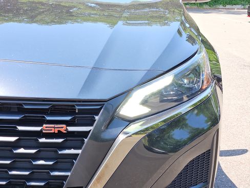 Certified 2023 Nissan Altima 2.5 SR FWD image 9