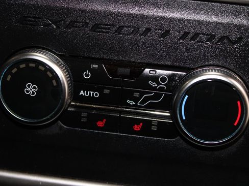 Used 2024 Ford Expedition Limited image 36