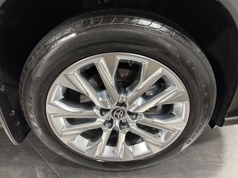 Used 2023 Toyota Highlander Limited AWD/4WD image 14
