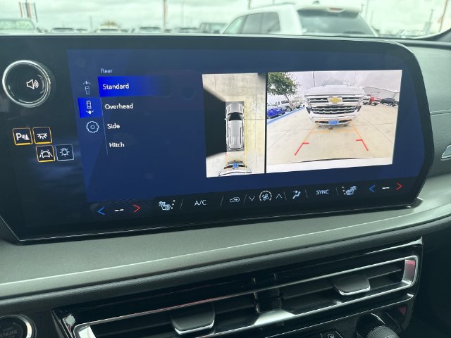 Certified 2026 Chevrolet Traverse LT w/ Driver Confidence Package FWD image 15