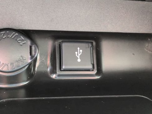 Used 2021 Toyota RAV4 XLE w/ Convenience Package FWD image 21