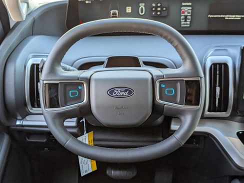 New 2025 Ford Expedition Active image 12