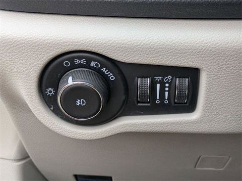 Certified 2024 Chrysler Pacifica Touring-L image 14