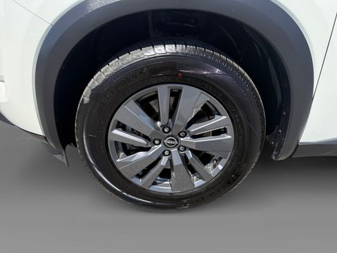 Used 2024 Nissan Pathfinder SV FWD image 9