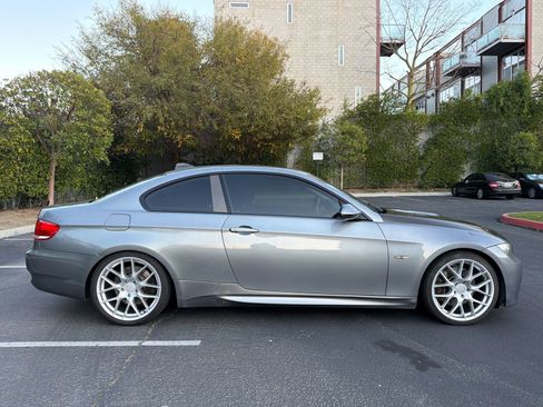 Used 2009 BMW 335i Coupe image 4