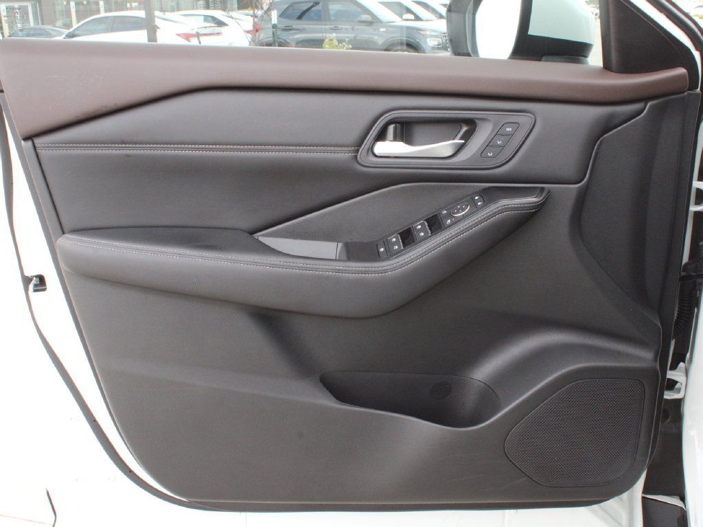 Used 2023 Nissan Rogue SL w/ SL Premium Package FWD image 14