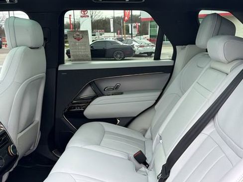 Used 2025 Land Rover Range Rover Sport SE AWD/4WD image 24