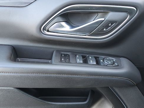 Used 2024 GMC Yukon SLT image 10