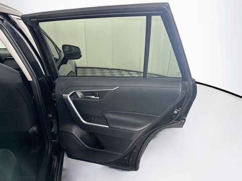 Used 2019 Toyota RAV4 XLE AWD/4WD image 29