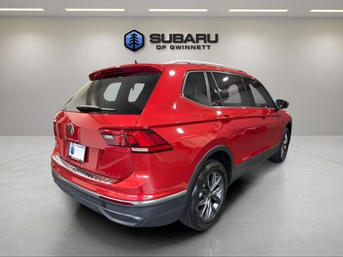 Used 2023 Volkswagen Tiguan SE w/ Panoramic Sunroof Package FWD image 5