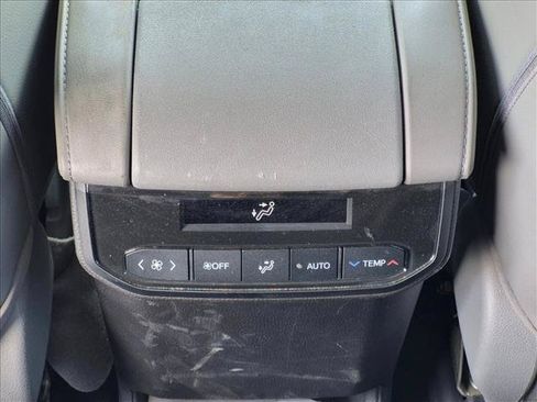 Used 2022 Toyota Highlander Limited FWD image 17