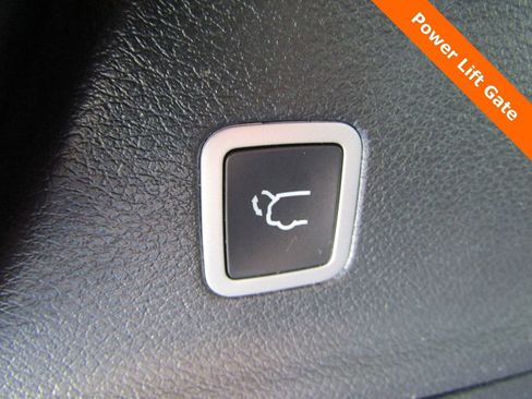 Used 2025 Chrysler Pacifica Select FWD image 20