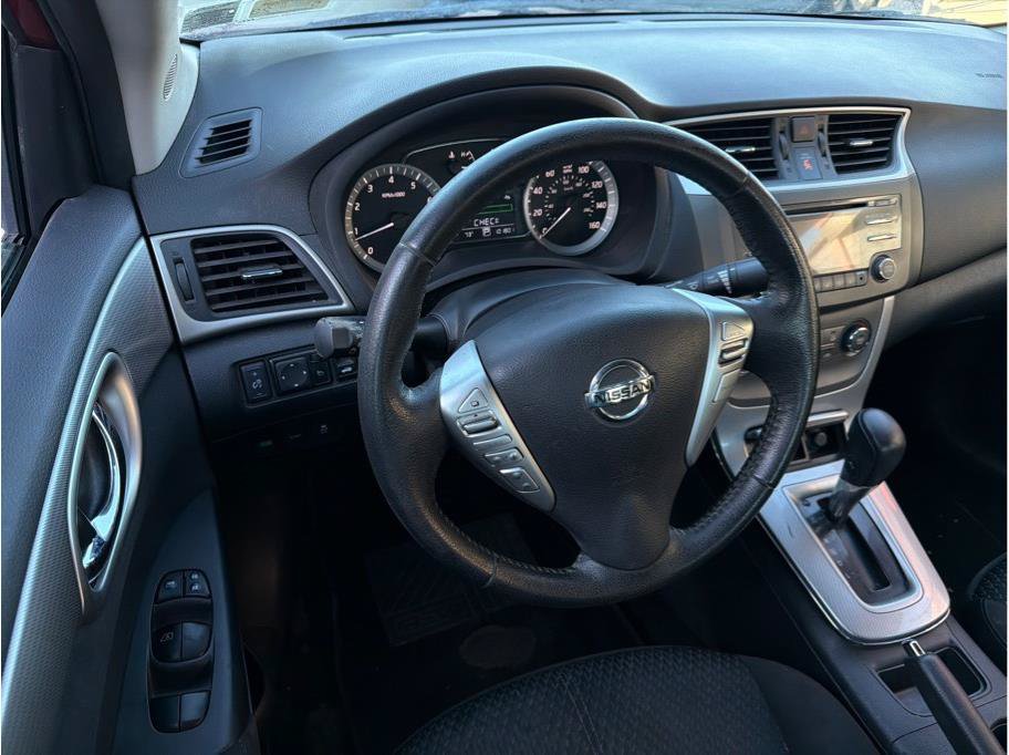Used 2014 Nissan Sentra SR w/ SR Driver Package FWD image 2