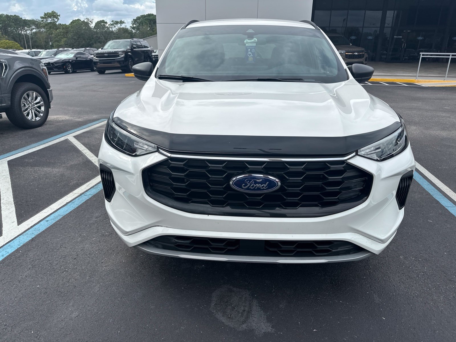 Used 2024 Ford Escape ST-Line w/ Tech Pack #1 FWD image 2