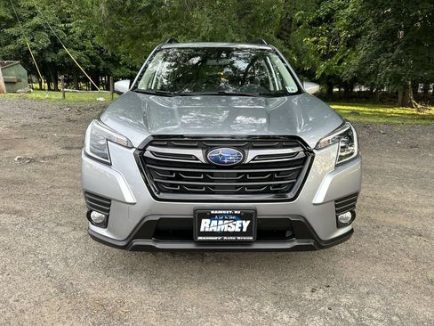 Certified 2023 Subaru Forester Limited AWD/4WD image 3