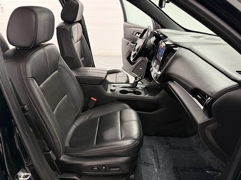Used 2022 Chevrolet Traverse RS w/ LPO, Floor Liner Package AWD/4WD image 18