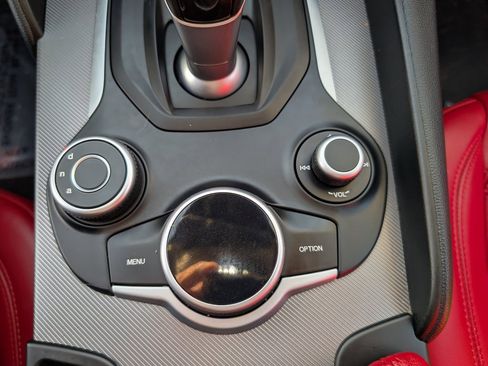 Used 2017 Alfa Romeo Giulia AWD image 21