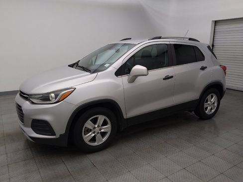 Used 2017 Chevrolet Trax LT w/ Driver Confidence Package FWD image 2