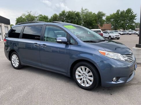Used 2014 Toyota Sienna Limited w/ Limited Premium Package AWD/4WD image 10