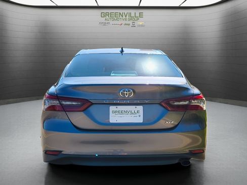 Used 2022 Toyota Camry XLE image 6