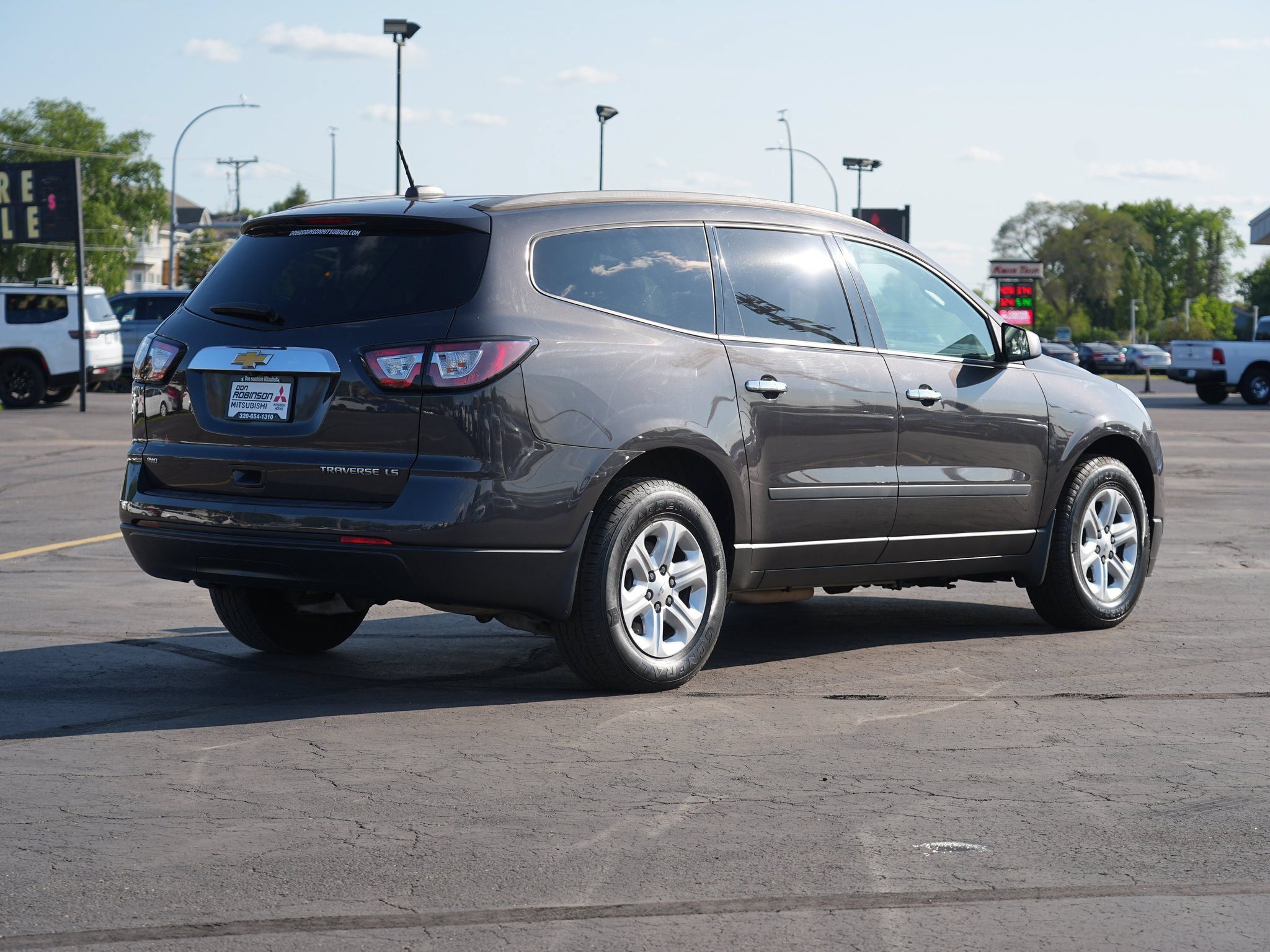 Used 2016 Chevrolet Traverse LS AWD/4WD image 3