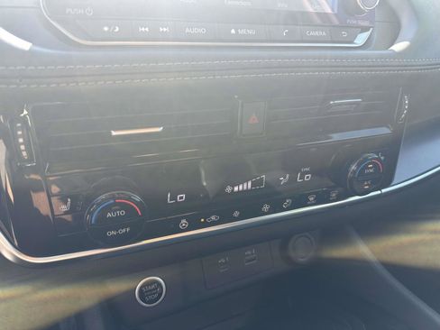 Used 2021 Nissan Rogue SV w/ Premium Package image 23