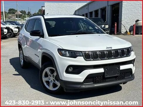 Used 2024 Jeep Compass Latitude AWD/4WD image 1