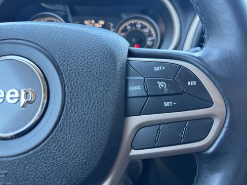 Used 2017 Jeep Cherokee Latitude w/ Comfort/Convenience Group FWD image 26