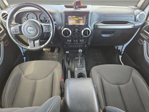 Used 2017 Jeep Wrangler Unlimited Sahara w/ Connectivity Group image 14