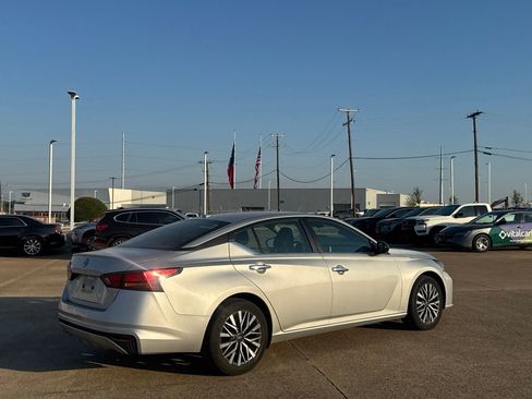 Certified 2025 Nissan Altima 2.5 SV FWD image 24