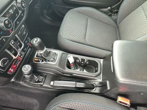 Used 2025 Jeep Wrangler Unlimited Rubicon 4xe AWD/4WD image 22