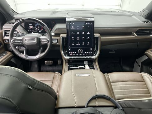 Certified 2025 GMC Yukon XL Denali Ultimate w/ LPO, Floor Liner Package AWD/4WD image 4