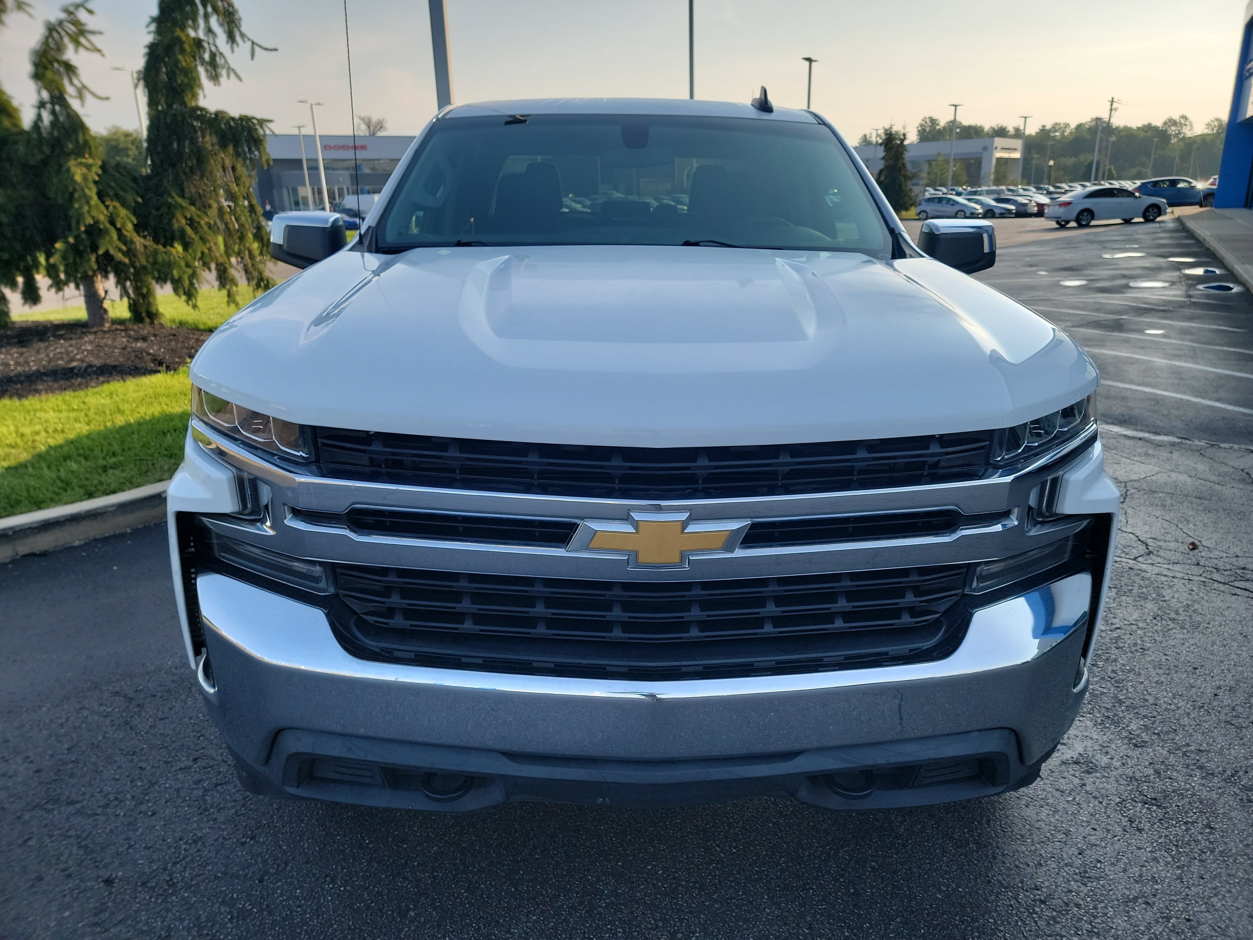 Used 2020 Chevrolet Silverado 1500 LT AWD/4WD image 2