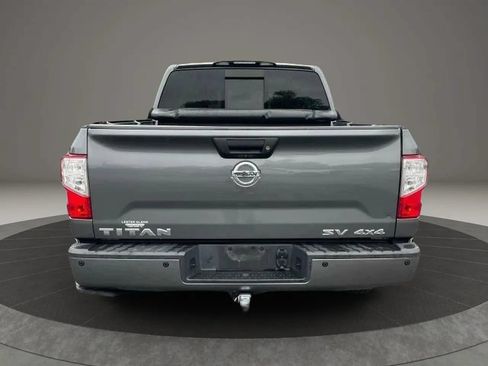 Used 2019 Nissan Titan SV w/ SV Convenience Package AWD/4WD image 8