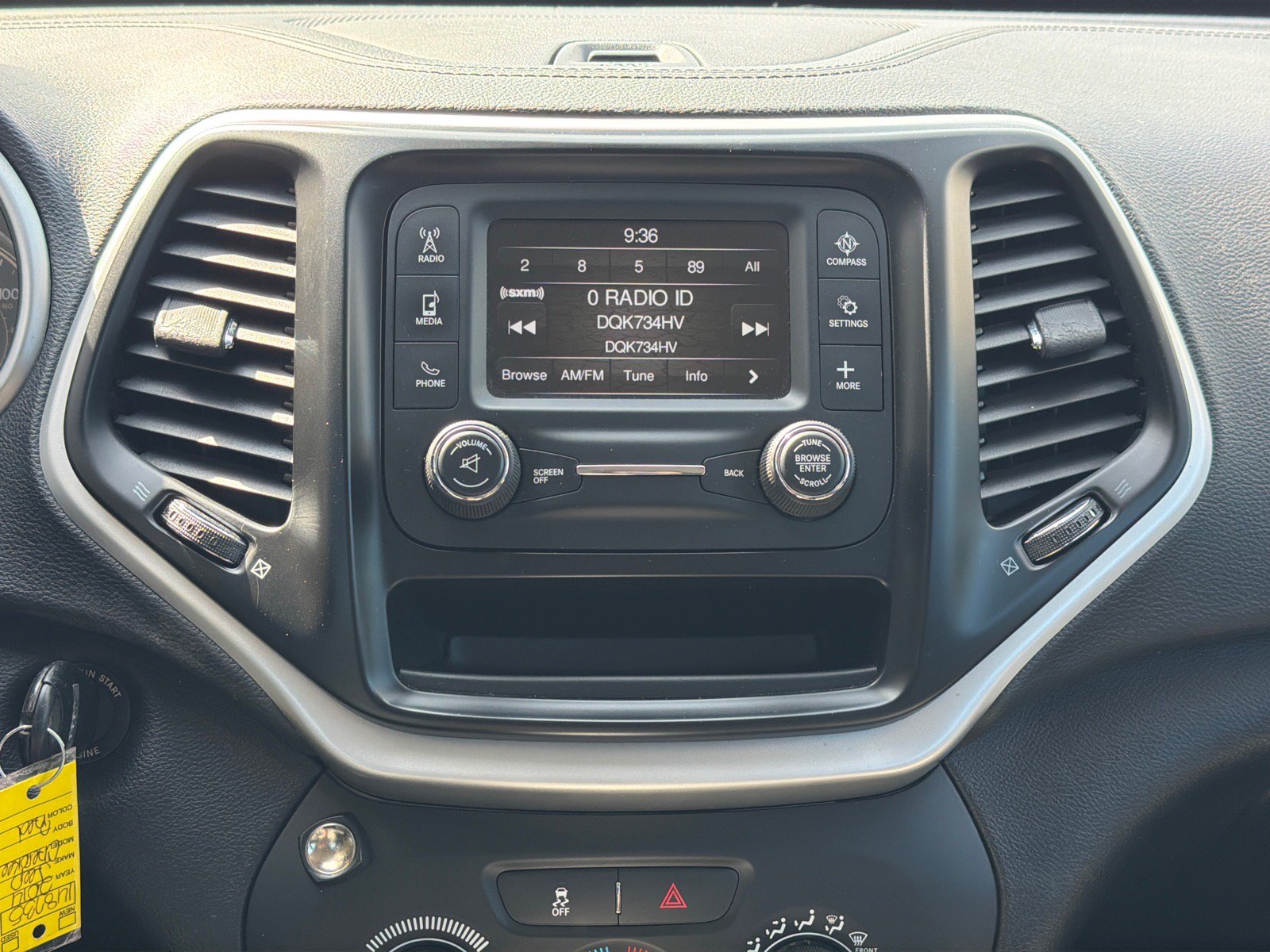 Used 2014 Jeep Cherokee Sport FWD image 19