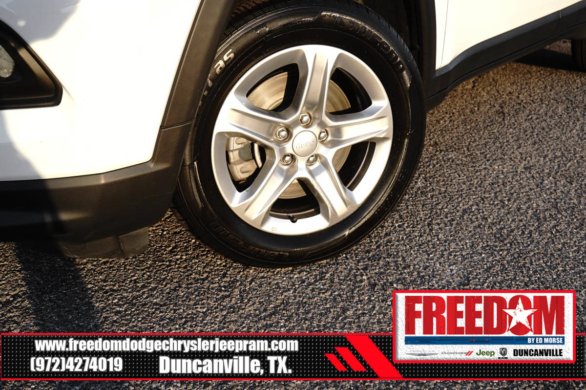 Used 2024 Jeep Compass Latitude AWD/4WD image 9