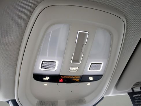 Certified 2025 Volvo XC60 T8 Plus w/ Protection Package Premier image 29