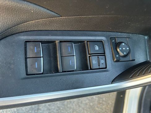Used 2022 Toyota RAV4 XLE w/ Convenience Package FWD image 17