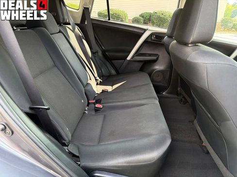 Used 2016 Toyota RAV4 LE AWD/4WD image 13