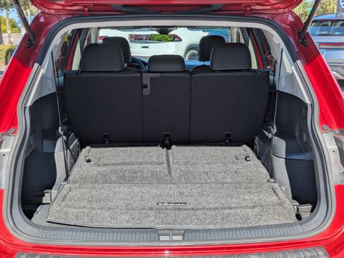 Certified 2023 Volkswagen Tiguan SE image 13