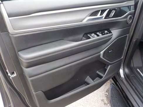 Used 2025 Jeep Wagoneer Series II image 22