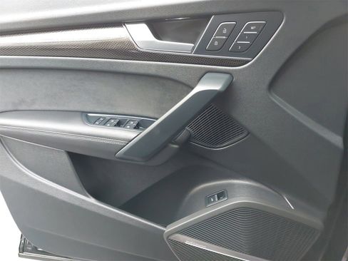 Used 2023 Audi SQ5 Prestige w/ Prestige Package image 32