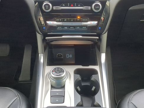 Certified 2022 Ford Explorer Limited w/ Equipment Group 301A image 17