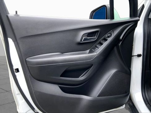 Used 2019 Chevrolet Trax LT w/ LT Convenience Package AWD/4WD image 22