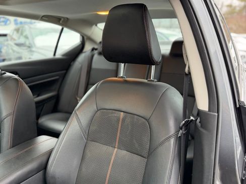 Used 2021 Nissan Altima 2.5 SR w/ SR Premium Package image 9